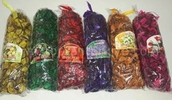 Renkli kurutulmuş gül yaprağı